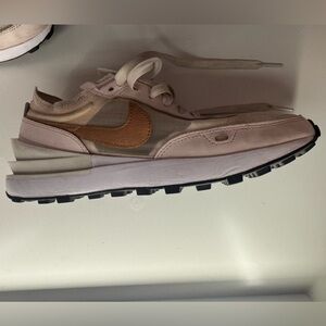 Nike Women's NSW Vaporwaffle 1 Sneakers